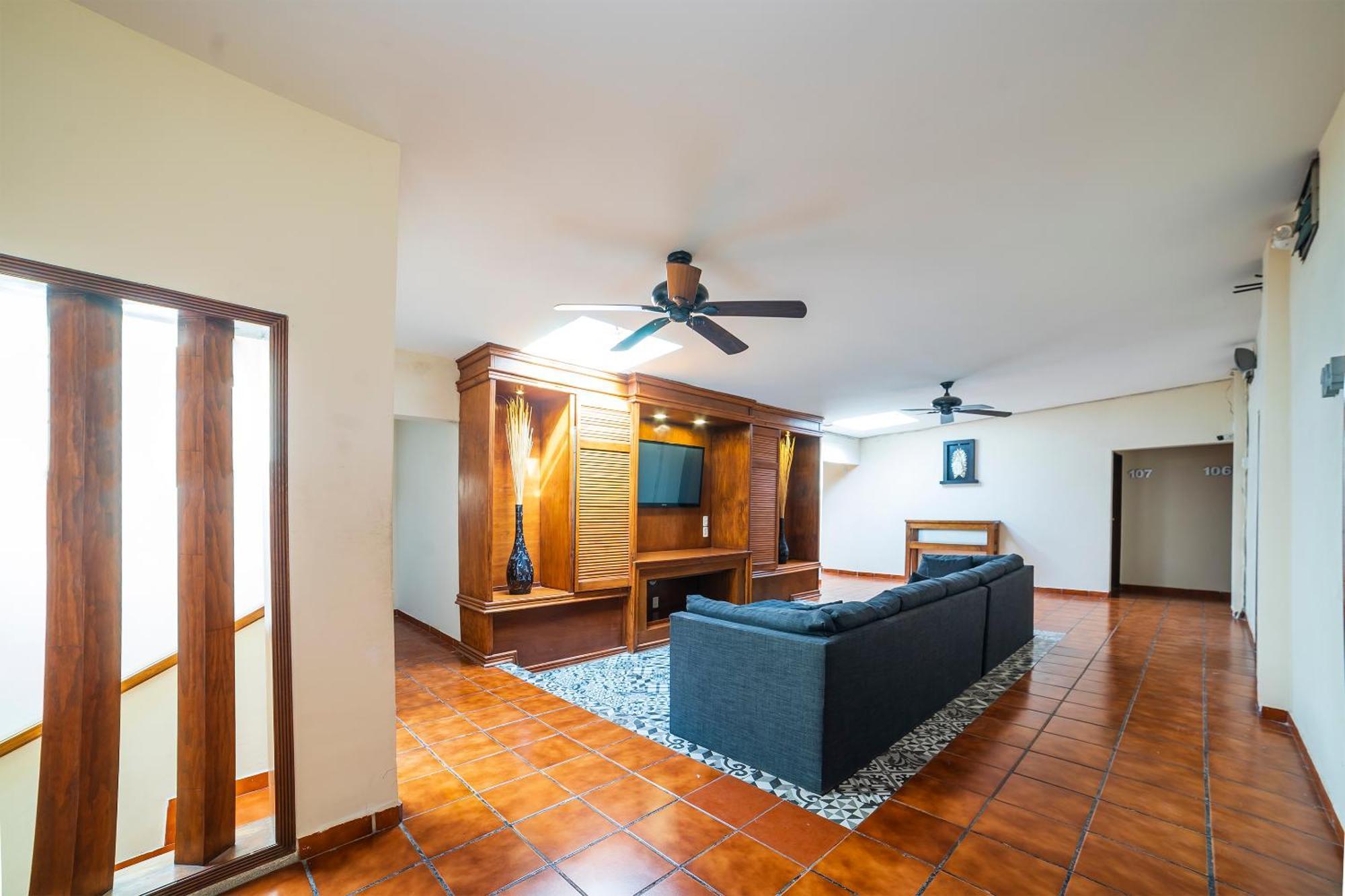 Capital O Hotel Casa Blanca Селая Екстер'єр фото