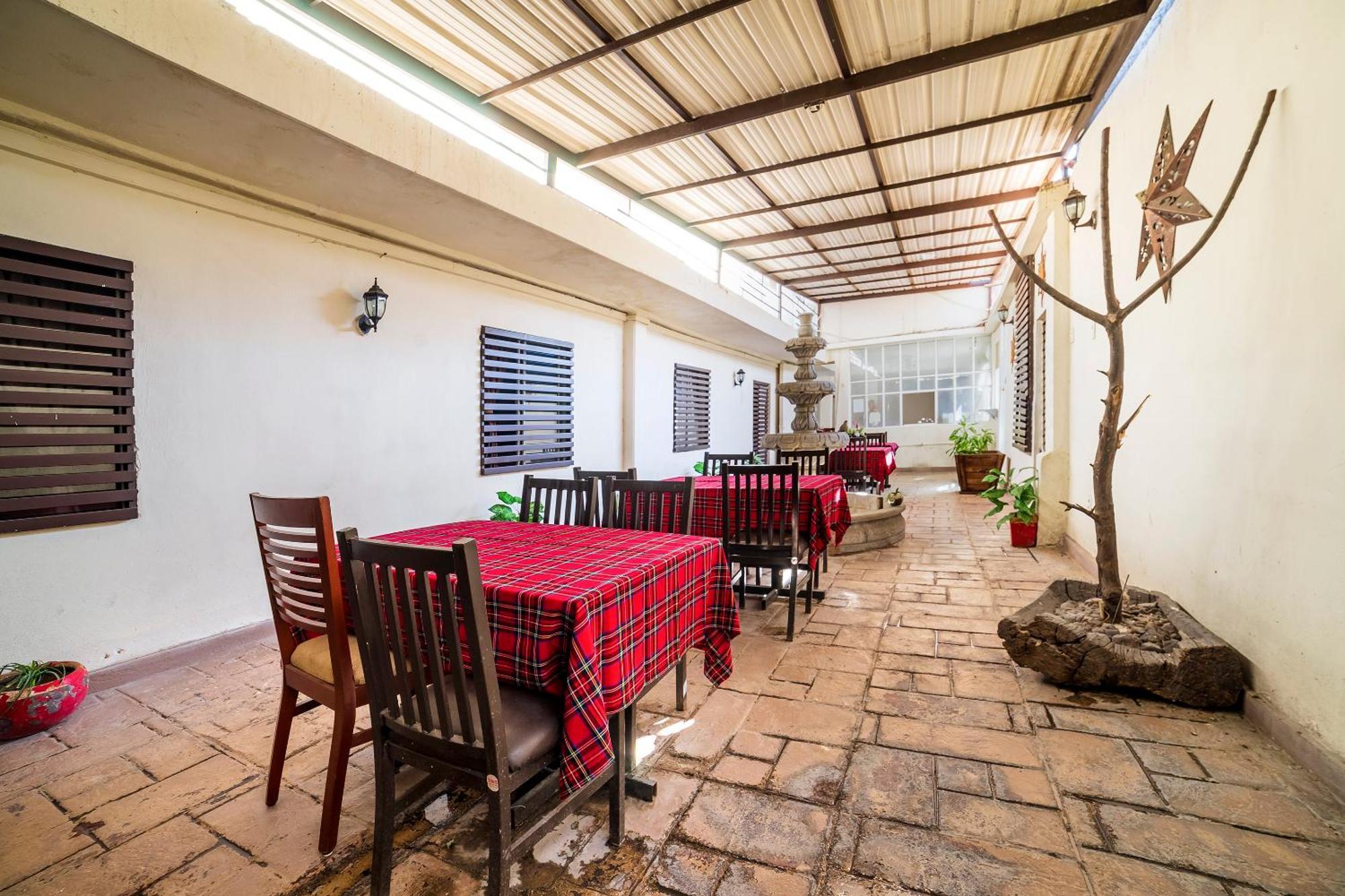 Capital O Hotel Casa Blanca Селая Екстер'єр фото